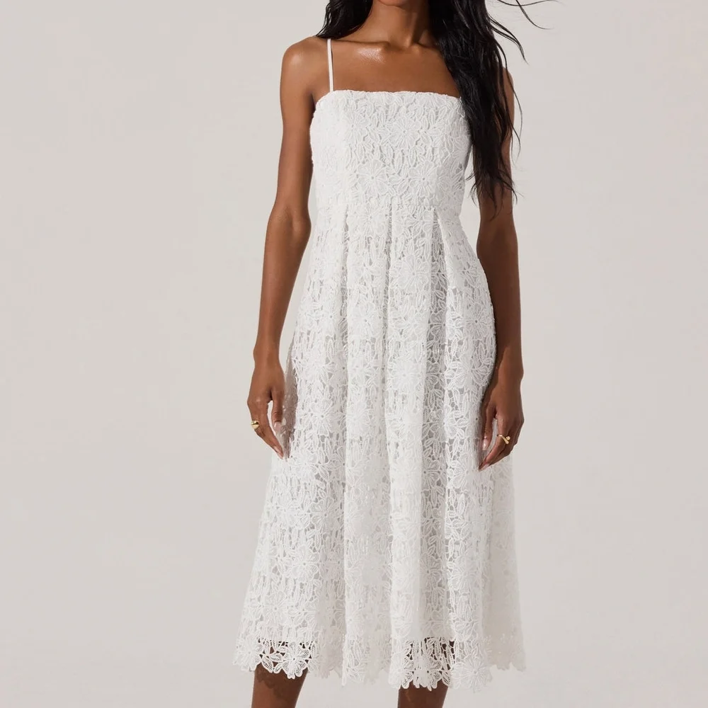 Astr White Flowery Lace Midi Dress Size Medium Nwot, Has One Very Small Flaw - Picture 4 of 16